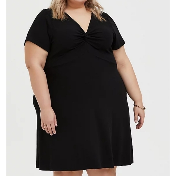 4X - Torrid | BLACK RIB TWIST FRONT SKATER DRESS - Picture 2 of 4